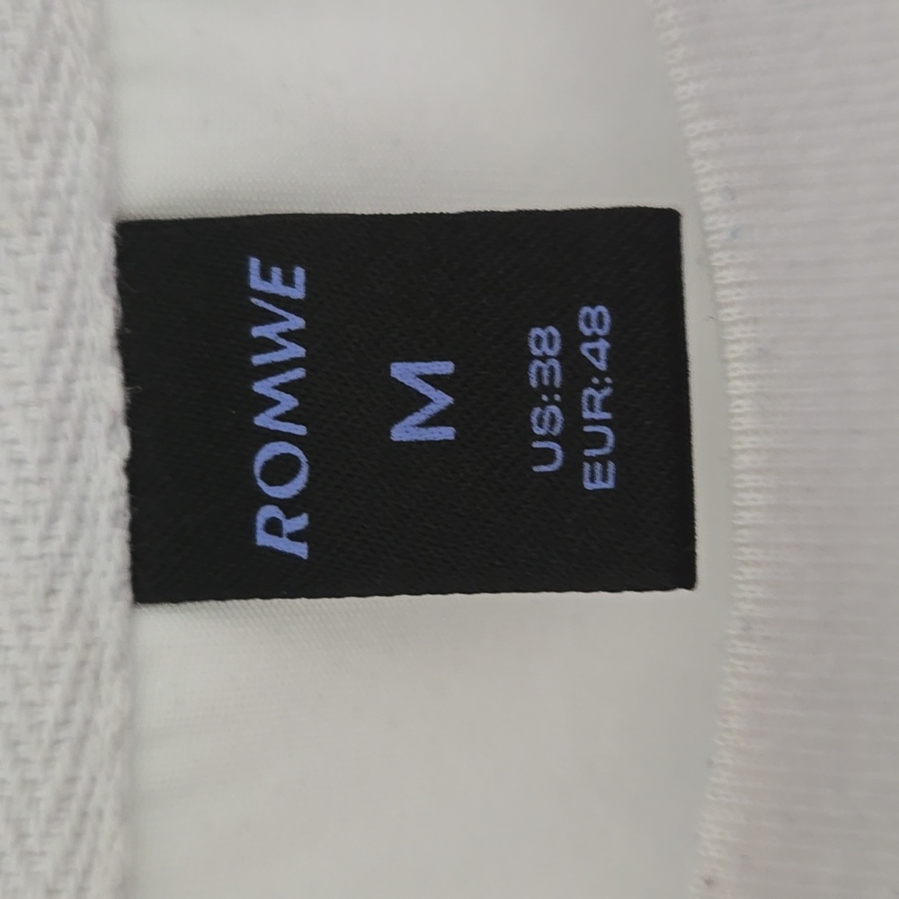 ROMWE White Graphic T-Shirt with Pink and Black Design - Picture 4 of 10